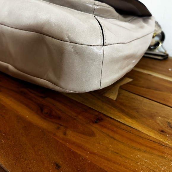 Coach - Picture 10 of 16